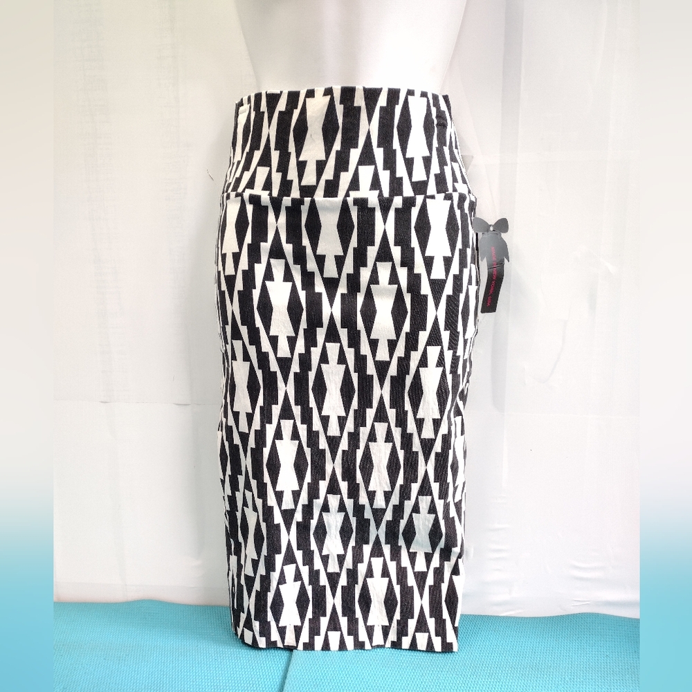 NWT Silhouette Women's Bodycon Tube Stretch Pull On Skirt Pencil Black White - M